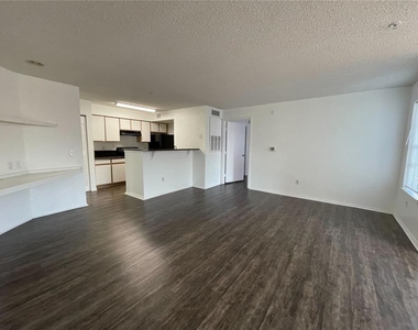 2202 Key West Court - Photo Thumbnail 1