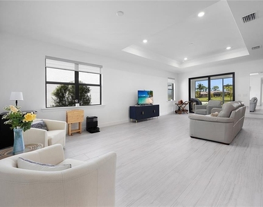 10383 Maddox Lane - Photo Thumbnail 12
