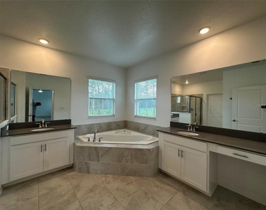 5632 Quiet Palm Loop - Photo Thumbnail 32