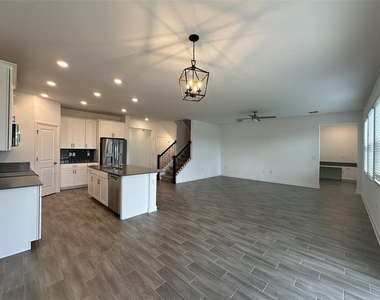 5632 Quiet Palm Loop - Photo Thumbnail 2