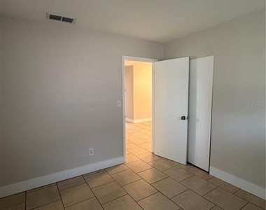 2520 John Bruce Avenue - Photo Thumbnail 6
