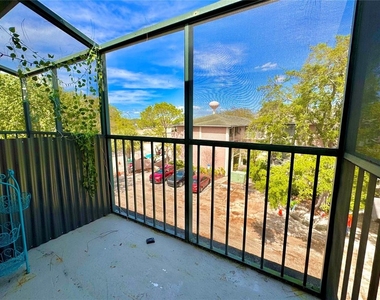 120 Blue Point Way - Photo Thumbnail 12