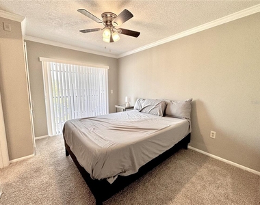 120 Blue Point Way - Photo Thumbnail 7