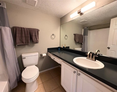 120 Blue Point Way - Photo Thumbnail 11