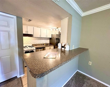 120 Blue Point Way - Photo Thumbnail 6