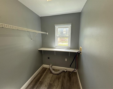 8927 Courtyard Lane - Photo Thumbnail 6