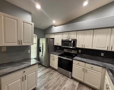 8927 Courtyard Lane - Photo Thumbnail 5