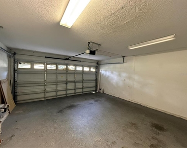 8927 Courtyard Lane - Photo Thumbnail 8