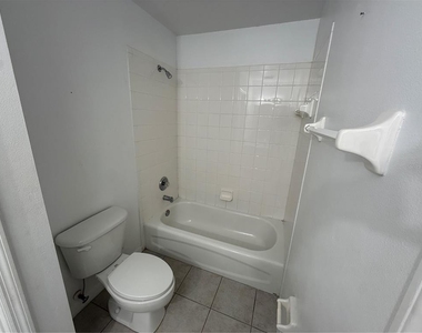 8927 Courtyard Lane - Photo Thumbnail 19