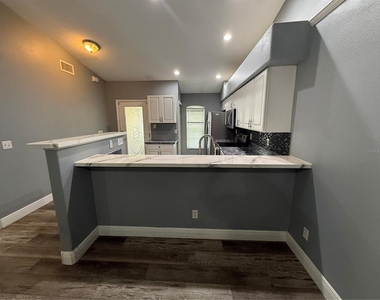 8927 Courtyard Lane - Photo Thumbnail 4
