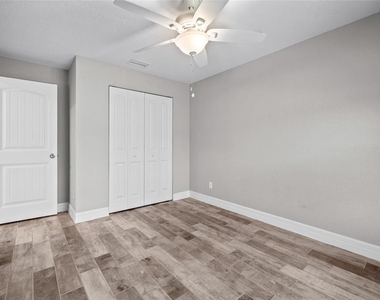 315 Sweetwater Drive - Photo Thumbnail 7