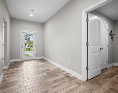 315 Sweetwater Drive - Photo Thumbnail 2