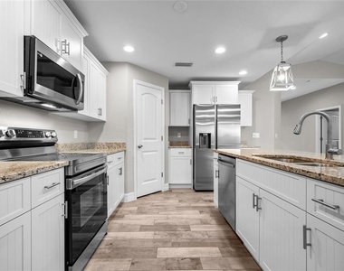 315 Sweetwater Drive - Photo Thumbnail 12