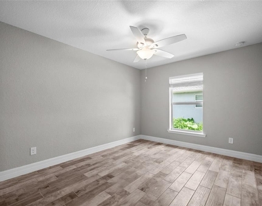 315 Sweetwater Drive - Photo Thumbnail 6
