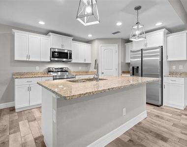 315 Sweetwater Drive - Photo Thumbnail 11