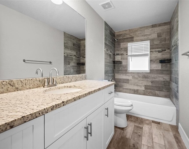 315 Sweetwater Drive - Photo Thumbnail 5