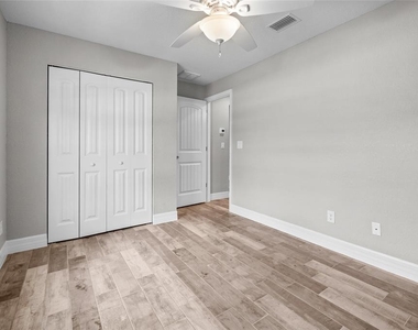 315 Sweetwater Drive - Photo Thumbnail 4
