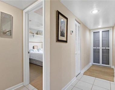 8445 Charter Club Circle - Photo Thumbnail 4