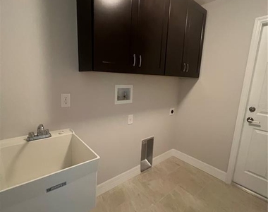 4895 Las Almanos Avenue - Photo Thumbnail 25