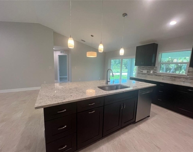 4895 Las Almanos Avenue - Photo Thumbnail 6