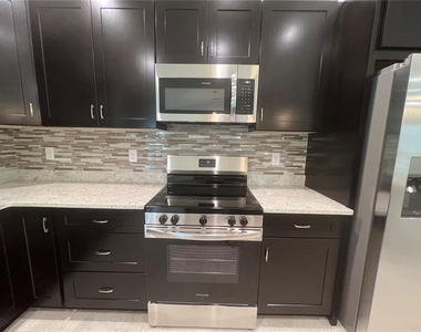 4895 Las Almanos Avenue - Photo Thumbnail 7