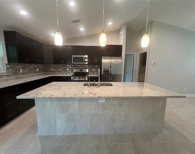 4895 Las Almanos Avenue - Photo Thumbnail 5