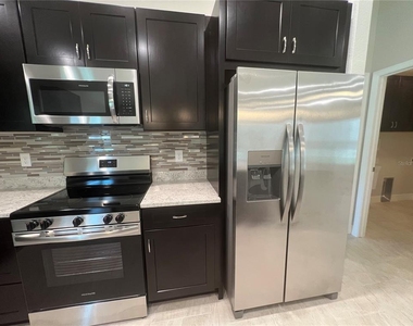 4895 Las Almanos Avenue - Photo Thumbnail 8