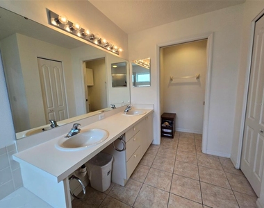 5320 Hyland Hills Avenue - Photo Thumbnail 13