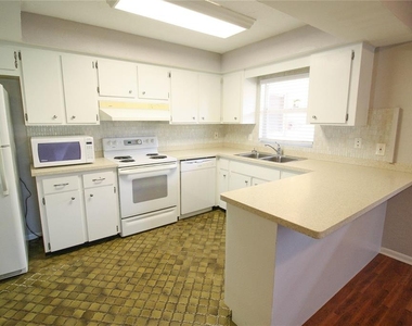 2530 Terry Lane - Photo Thumbnail 3