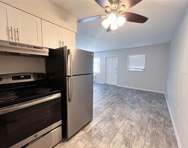 6373 Gateway Avenue - Photo Thumbnail 5