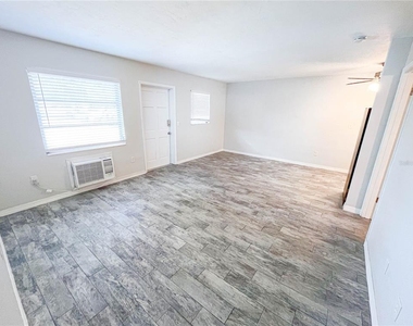 6373 Gateway Avenue - Photo Thumbnail 4