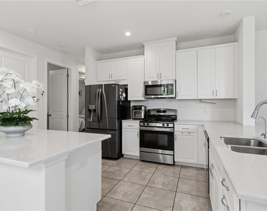 5517 Summit Glen - Photo Thumbnail 14