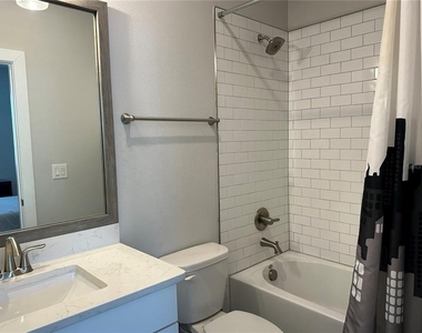 2328 Lindstrom Street - Photo Thumbnail 3