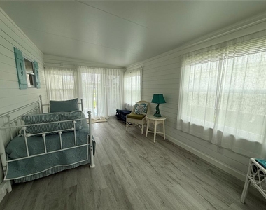 637 Los Altos - Photo Thumbnail 17