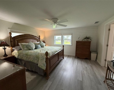637 Los Altos - Photo Thumbnail 11
