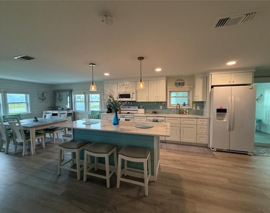 637 Los Altos - Photo Thumbnail 2