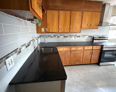 823 Main Street - Photo Thumbnail 6