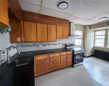 823 Main Street - Photo Thumbnail 7