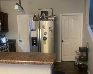 809 Desert Moon Drive - Photo Thumbnail 7