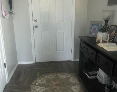 809 Desert Moon Drive - Photo Thumbnail 4