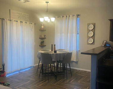 809 Desert Moon Drive - Photo Thumbnail 3