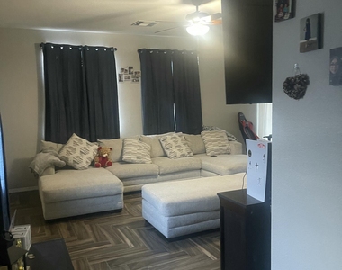 809 Desert Moon Drive - Photo Thumbnail 1