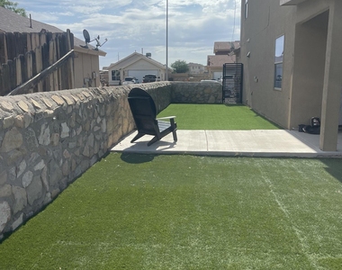 809 Desert Moon Drive - Photo Thumbnail 15