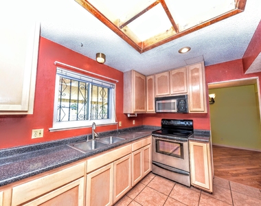 8512 Shaver Drive - Photo Thumbnail 7