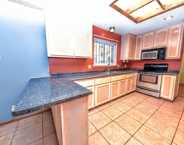 8512 Shaver Drive - Photo Thumbnail 6