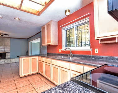 8512 Shaver Drive - Photo Thumbnail 3