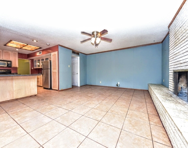 8512 Shaver Drive - Photo Thumbnail 2