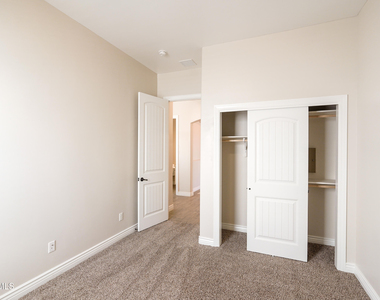 13368 Emerald Glass Drive - Photo Thumbnail 20