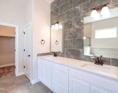 13368 Emerald Glass Drive - Photo Thumbnail 25
