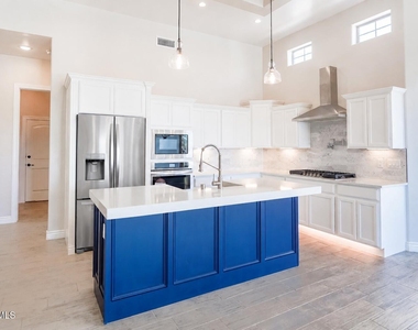 13368 Emerald Glass Drive - Photo Thumbnail 2